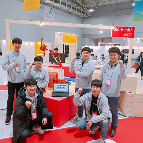 创新创业比赛照片_副本
